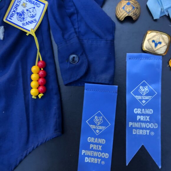 VINTAGE (c. 1982) CUB SCOUT UNIFORM & ACCESSORIES - Picture 6 of 8